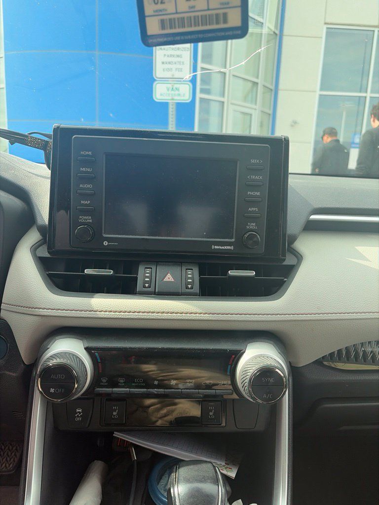 Used 2021 Toyota RAV4 XLE Premium AWD/4WD image 14