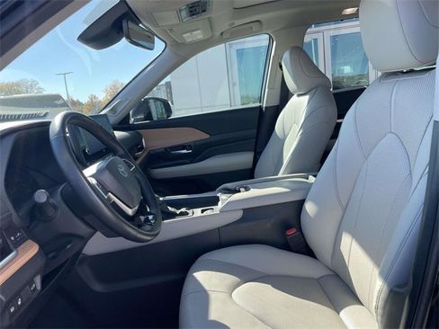 Used 2024 Toyota Grand Highlander Limited image 16