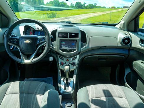 Used 2014 Chevrolet Sonic LT image 9