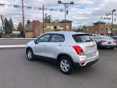 Used 2019 Chevrolet Trax LS FWD image 3