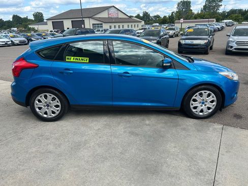 Used 2014 Ford Focus SE w/ SE Winter Package FWD image 4