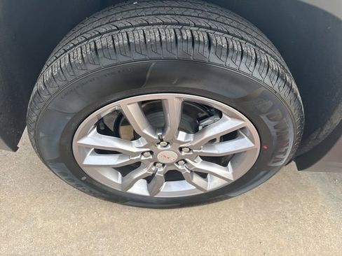 Used 2023 GMC Terrain SLT image 22