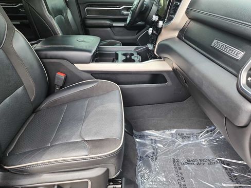 Used 2019 RAM 1500 Laramie AWD/4WD image 18