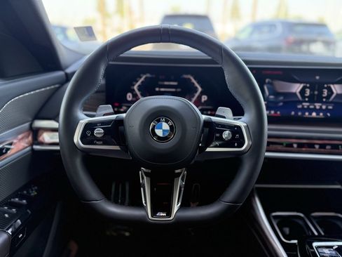 Used 2023 BMW 760i xDrive w/ Executive Package image 27