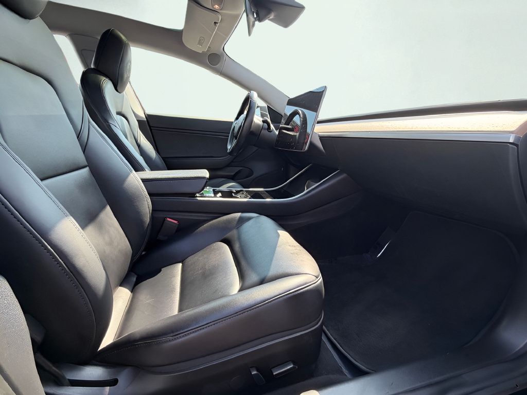 Used 2018 Tesla Model 3 Mid Range RWD image 31