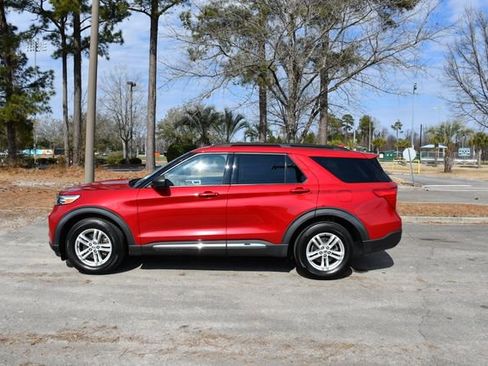 Used 2020 Ford Explorer XLT w/ Equipment Group 202A image 6