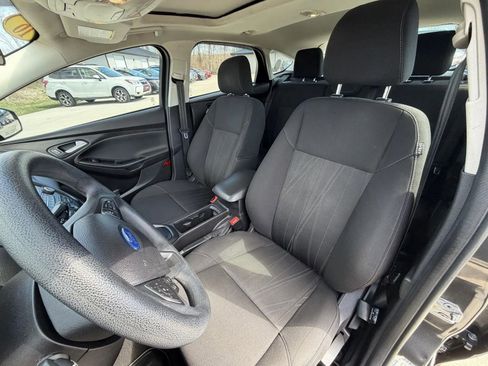 Used 2016 Ford Focus SE image 12