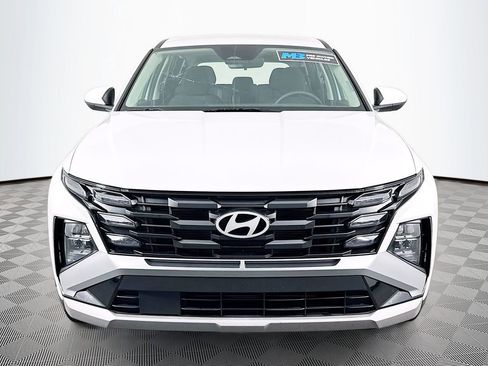 Certified 2025 Hyundai Tucson SE image 2