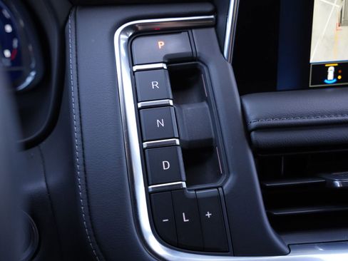 Used 2024 Chevrolet Tahoe Z71 w/ Luxury Package image 13