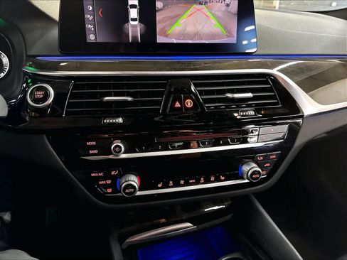 Used 2019 BMW 530e RWD image 34