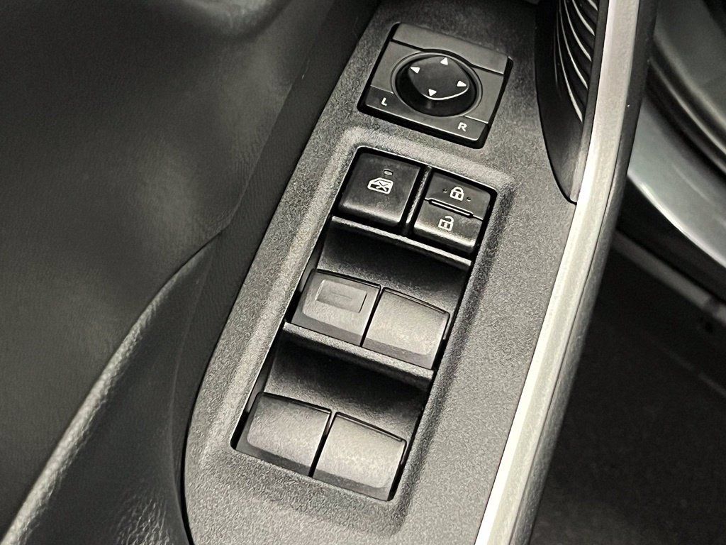 Used 2020 Toyota RAV4 XLE w/ Convenience Package AWD/4WD image 17