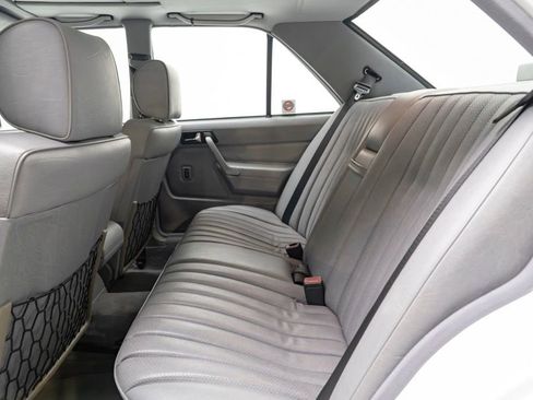 Used 1991 Mercedes-Benz 190 E 2.6 image 48