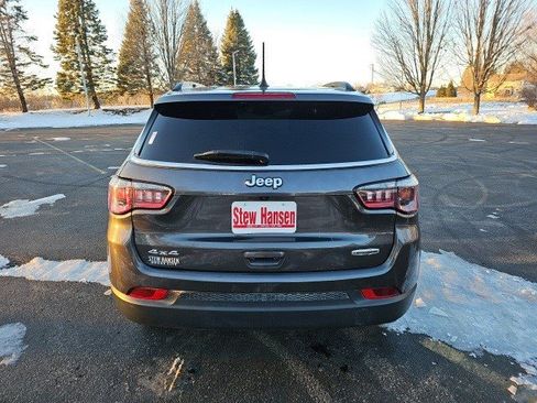 Used 2023 Jeep Compass Latitude image 5