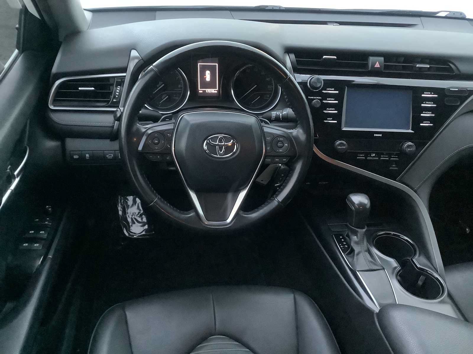 Used 2020 Toyota Camry SE w/ Carpet Mat Package FWD image 10
