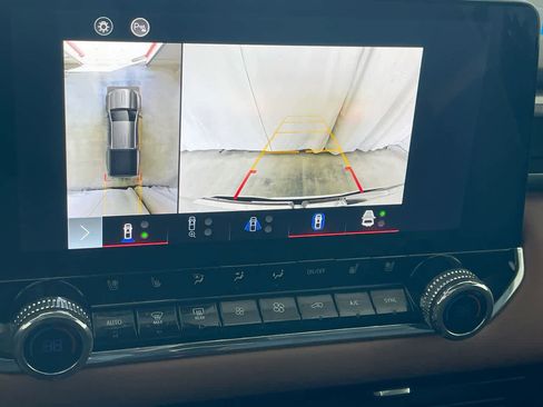 Used 2024 GMC Canyon AT4 w/ AT4 Premium Package image 17