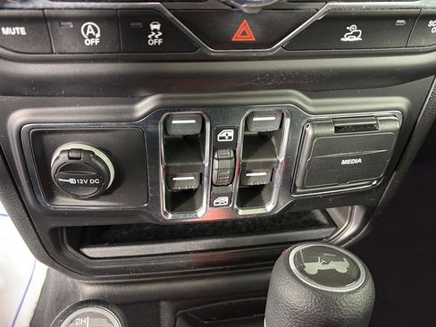 Used 2021 Jeep Wrangler Unlimited Sport image 37