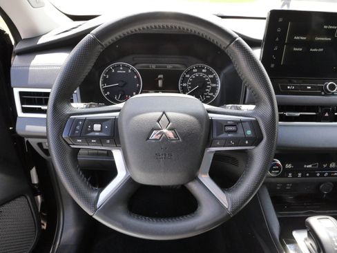 Used 2025 Mitsubishi Outlander SE AWD/4WD image 26