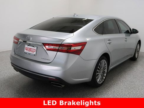 Used 2018 Toyota Avalon Limited image 7