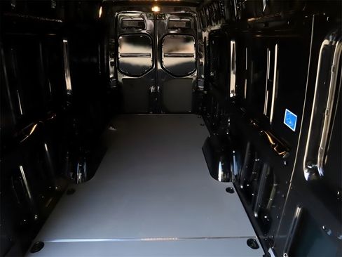 Used 2024 Mercedes-Benz Sprinter 2500 image 28