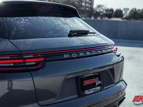 Used 2018 Porsche Panamera 4S image 32