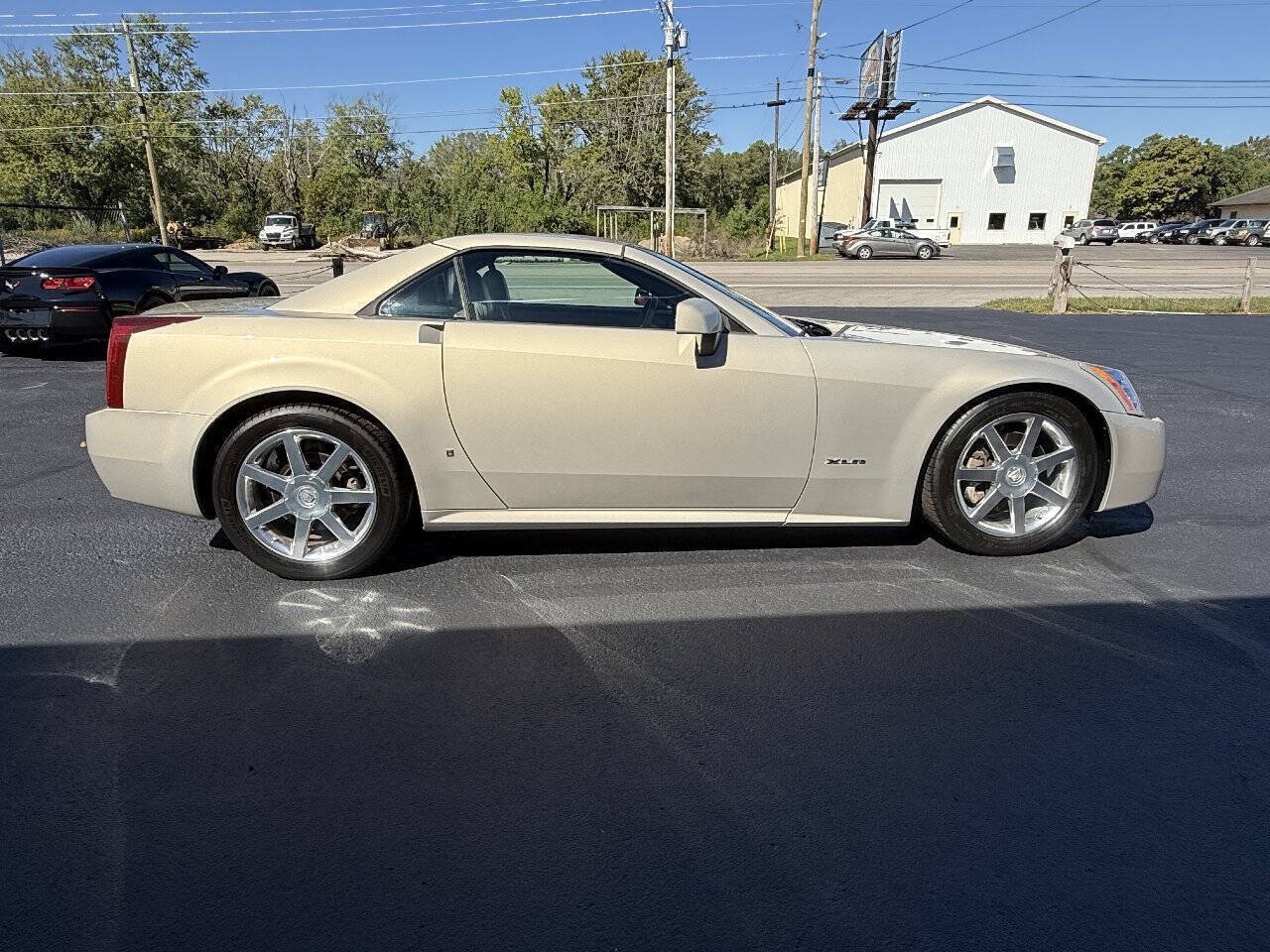 Used 2006 Cadillac XLR RWD image 4