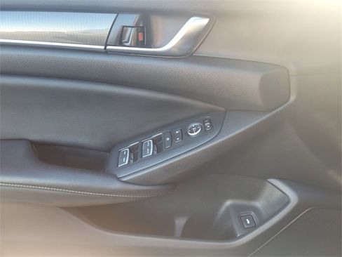 Used 2018 Honda Accord Sport image 26