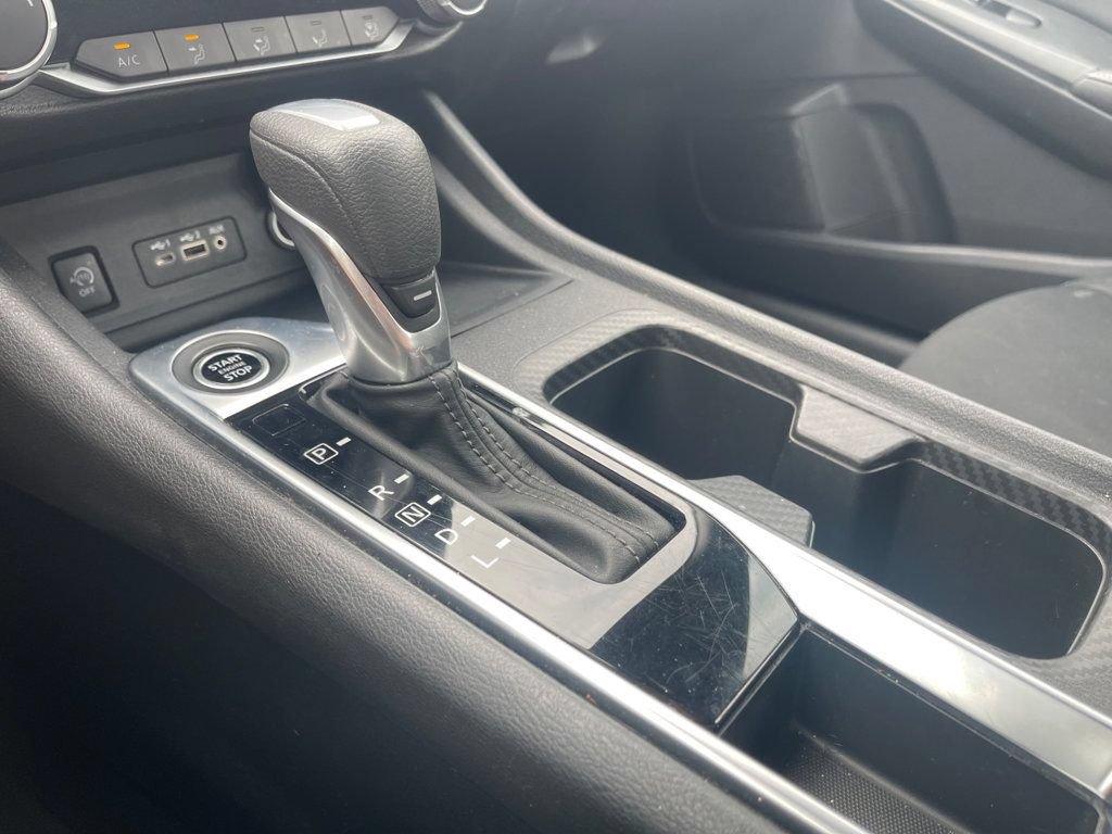 Used 2025 Nissan Sentra SV FWD image 17