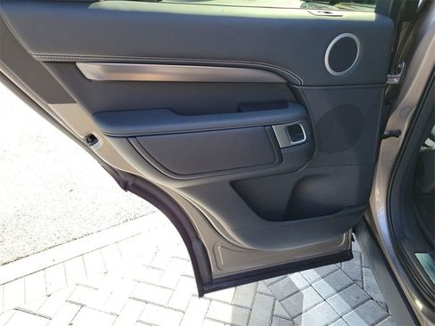 New 2025 Land Rover Discovery Metropolitan Edition image 21