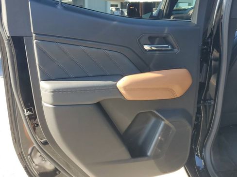 Used 2025 GMC Canyon AT4 w/ Technology Plus Package AWD/4WD image 13