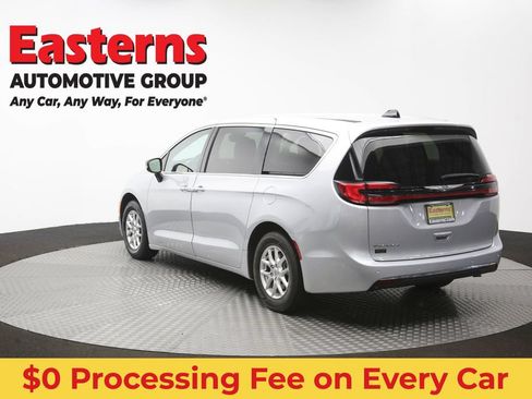Used 2024 Chrysler Pacifica Touring-L FWD image 65