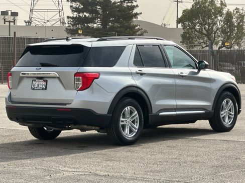 Certified 2022 Ford Explorer XLT image 4