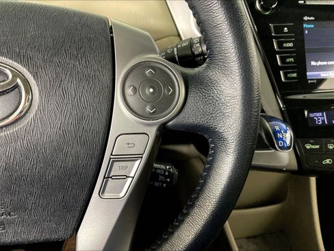 Used 2016 Toyota Prius V Four FWD image 12