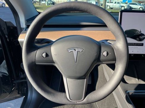 Used 2021 Tesla Model Y Long Range image 5