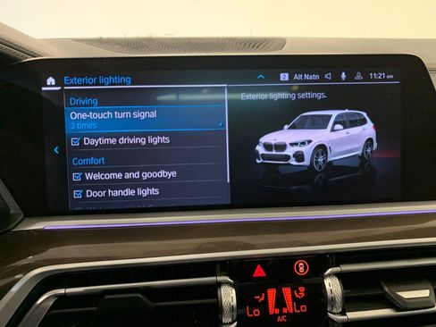Used 2022 BMW X5 xDrive40i w/ M Sport Package AWD/4WD image 39