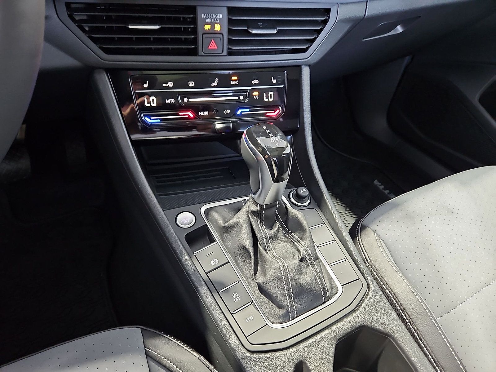 New 2027 Volkswagen Jetta SE FWD image 22