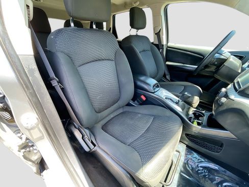 Used 2019 Dodge Journey SE w/ Premium Group FWD image 17