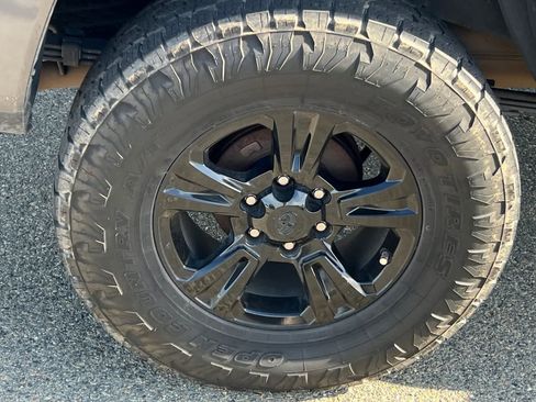 Used 2018 Toyota Tacoma TRD Sport w/ Technology Package AWD/4WD image 17