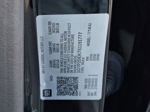 New 2025 GMC Canyon AT4 w/ Nightfall Edition image 17