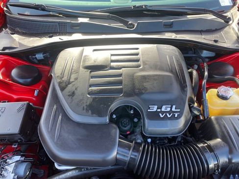 Used 2019 Dodge Charger SXT w/ Blacktop Package image 10