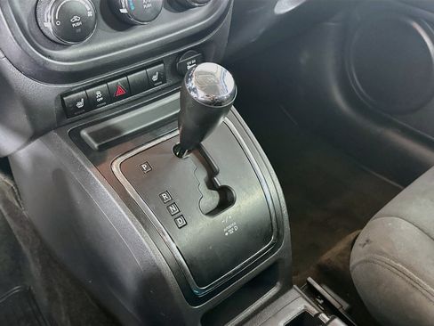 Used 2017 Jeep Patriot Latitude FWD image 21