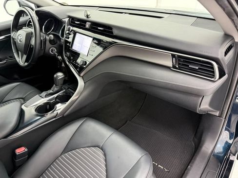 Used 2019 Toyota Camry SE FWD image 9