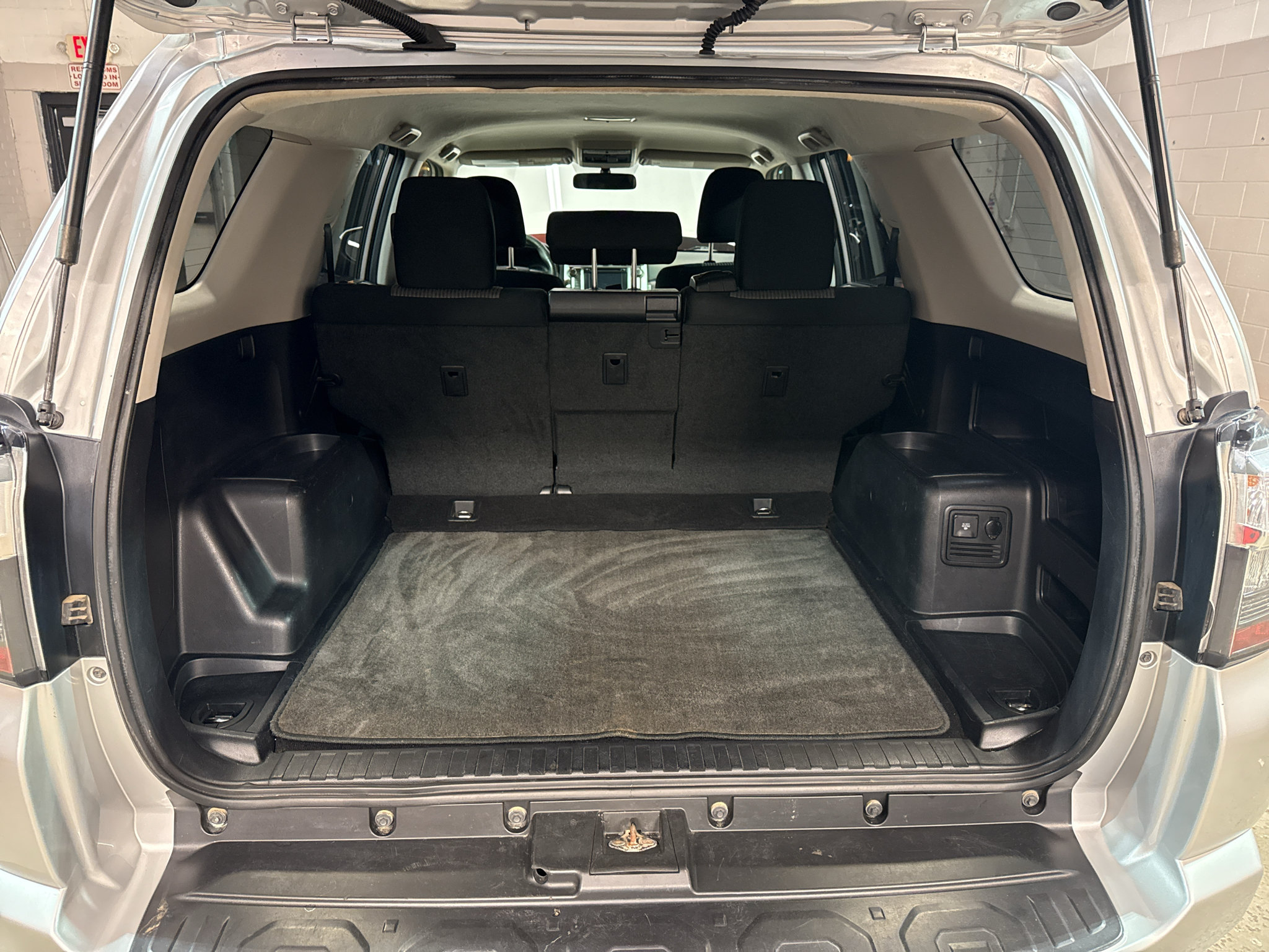 Used 2015 Toyota 4Runner SR5 AWD/4WD image 34