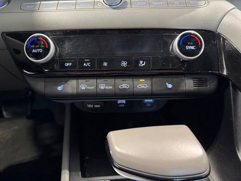 Used 2023 Hyundai Elantra SEL w/ Convenience Package FWD image 16
