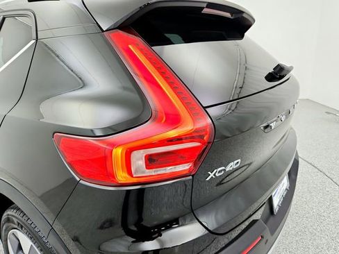 Certified 2023 Volvo XC40 B5 Ultimate w/ Climate Package image 28