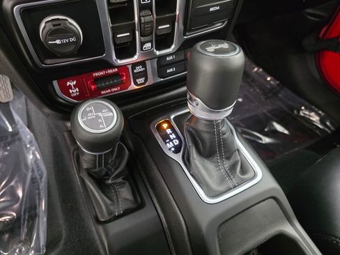 Used 2024 Jeep Wrangler Unlimited Rubicon AWD/4WD image 25