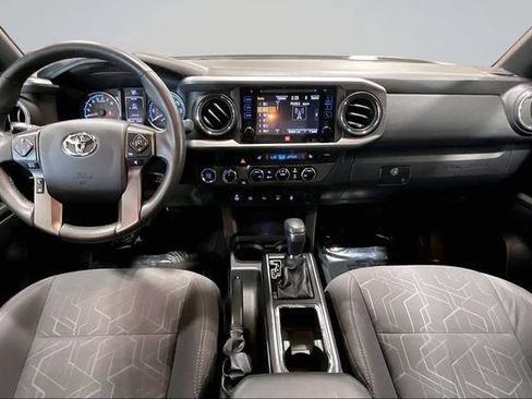 Used 2017 Toyota Tacoma TRD Off-Road AWD/4WD image 17