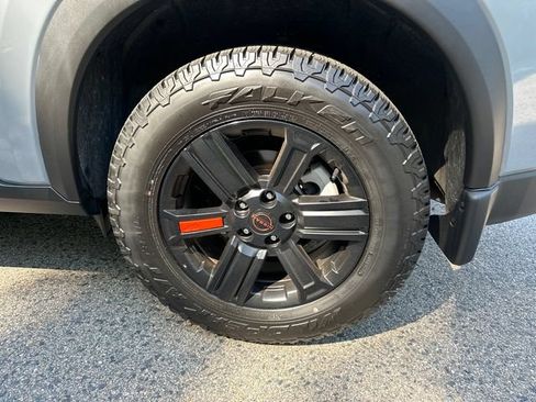 Used 2025 Nissan Rogue SV AWD/4WD image 15