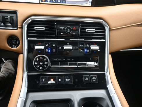 New 2025 Nissan Armada Platinum Reserve image 16