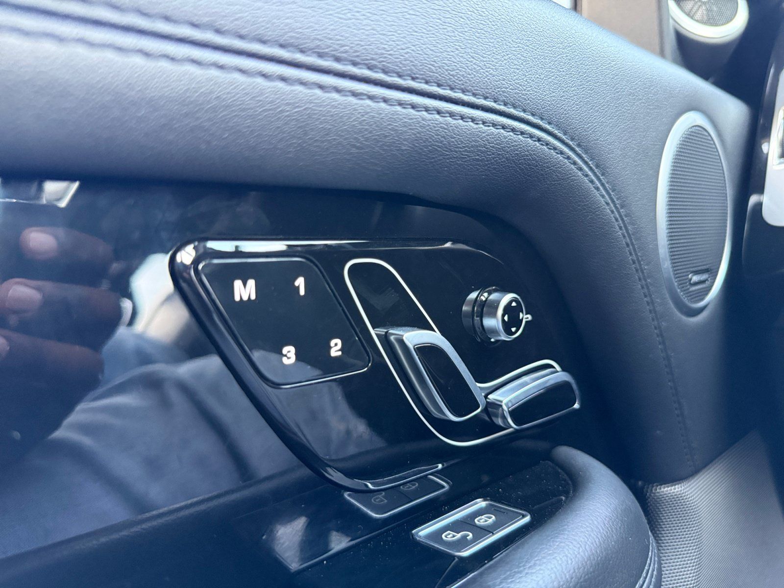 Used 2019 Land Rover Range Rover AWD/4WD image 25