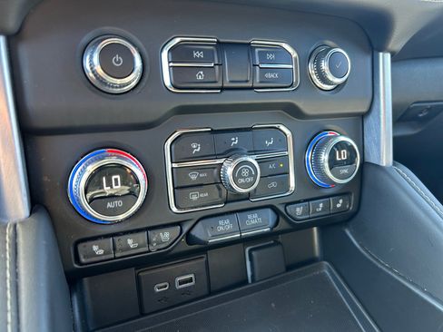 Used 2023 GMC Yukon SLT image 18